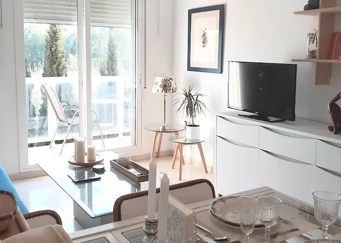 En Con Parking Y Piscina. Фуэнхирола