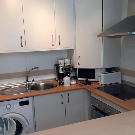 En Con Parking Y Piscina. Fuengirola