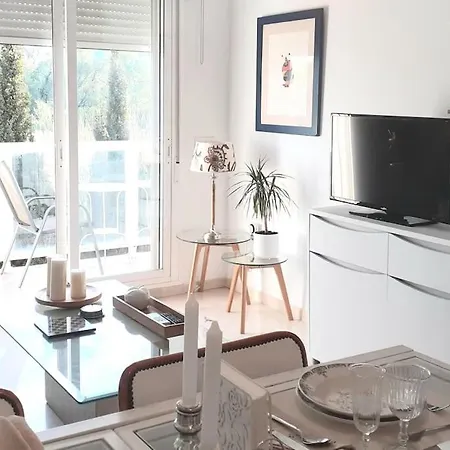 En Con Parking Y Piscina. Fuengirola